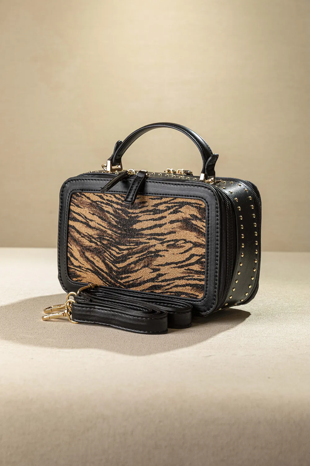 Κομψό, πολυτελές τσαντάκι με vintage αισθητική