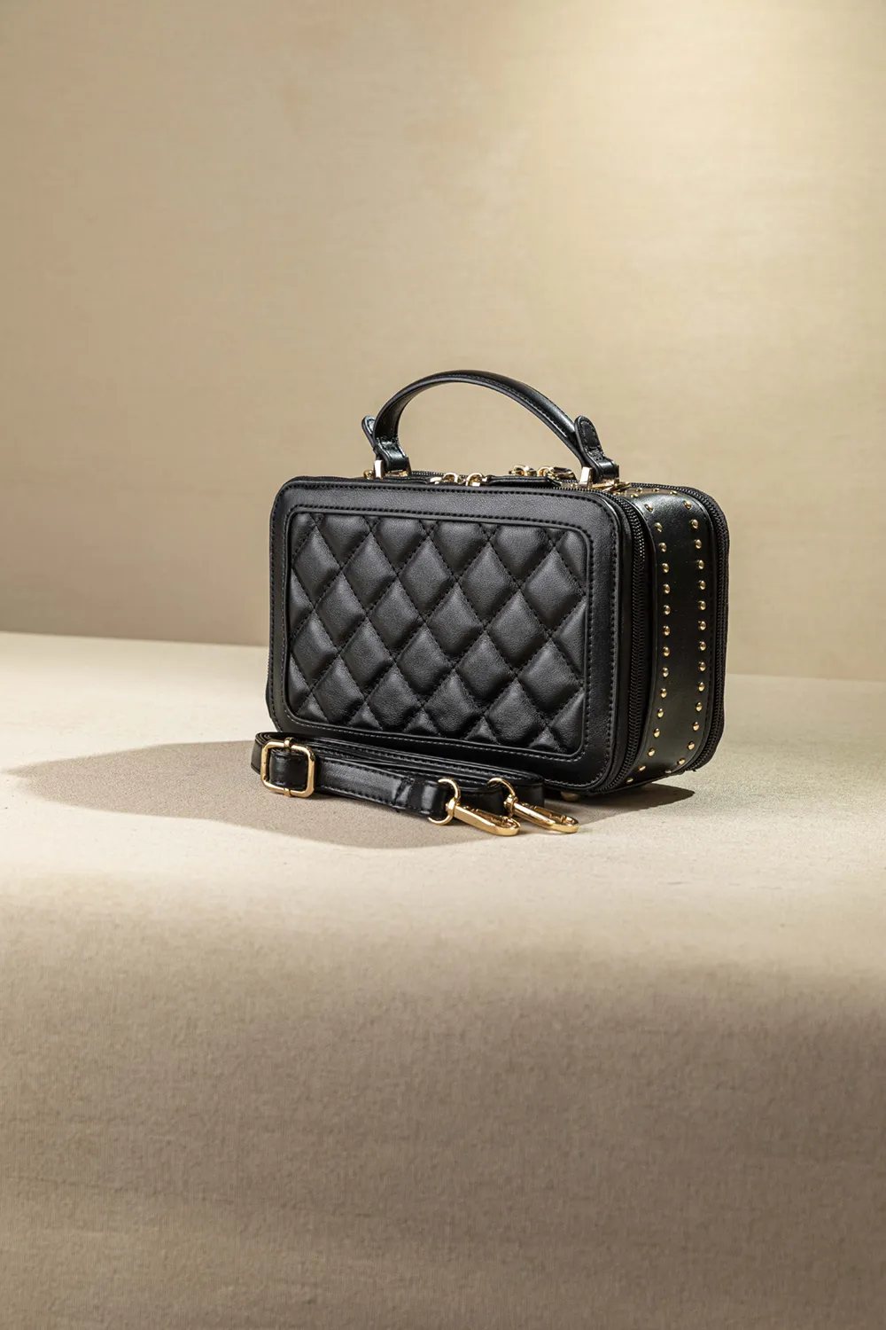 Κομψό, πολυτελές τσαντάκι με vintage αισθητική