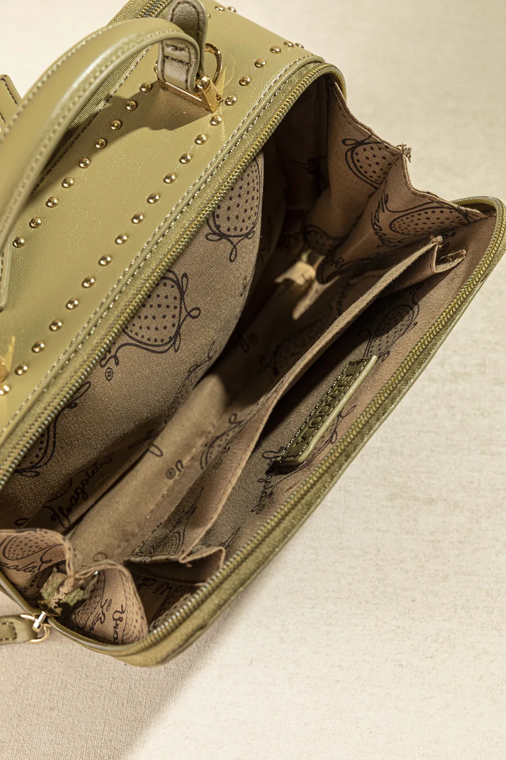 Κομψό, πολυτελές τσαντάκι με vintage αισθητική