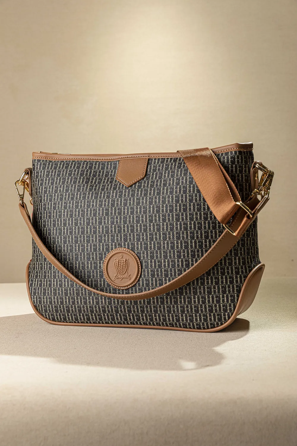 Η τσάντα με το απόλυτο μέγεθος ιδανικό για όλες τις γυναίκες