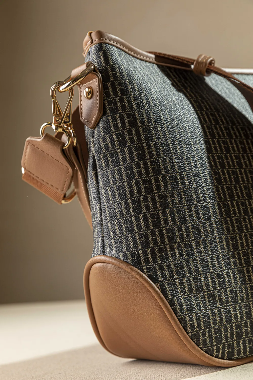 Η τσάντα με το απόλυτο μέγεθος ιδανικό για όλες τις γυναίκες