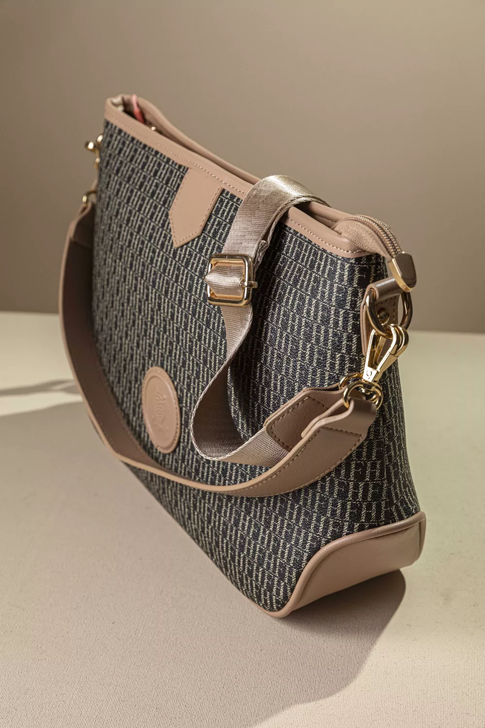 Η τσάντα με το απόλυτο μέγεθος ιδανικό για όλες τις γυναίκες