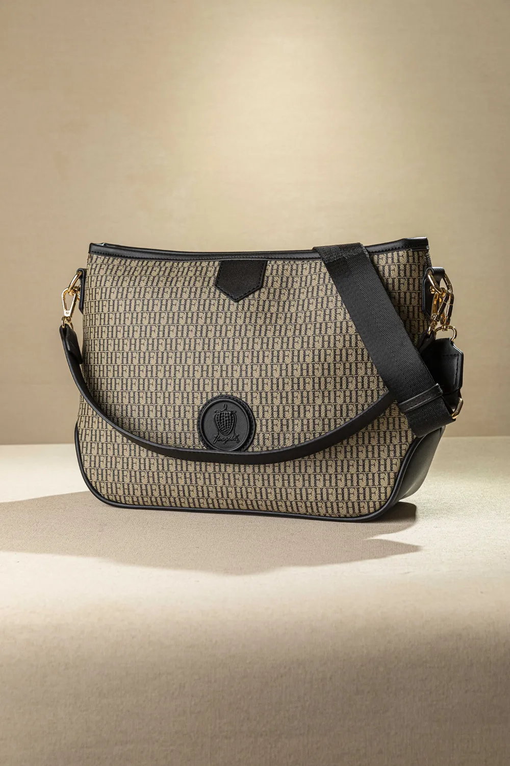 Η τσάντα με το απόλυτο μέγεθος ιδανικό για όλες τις γυναίκες