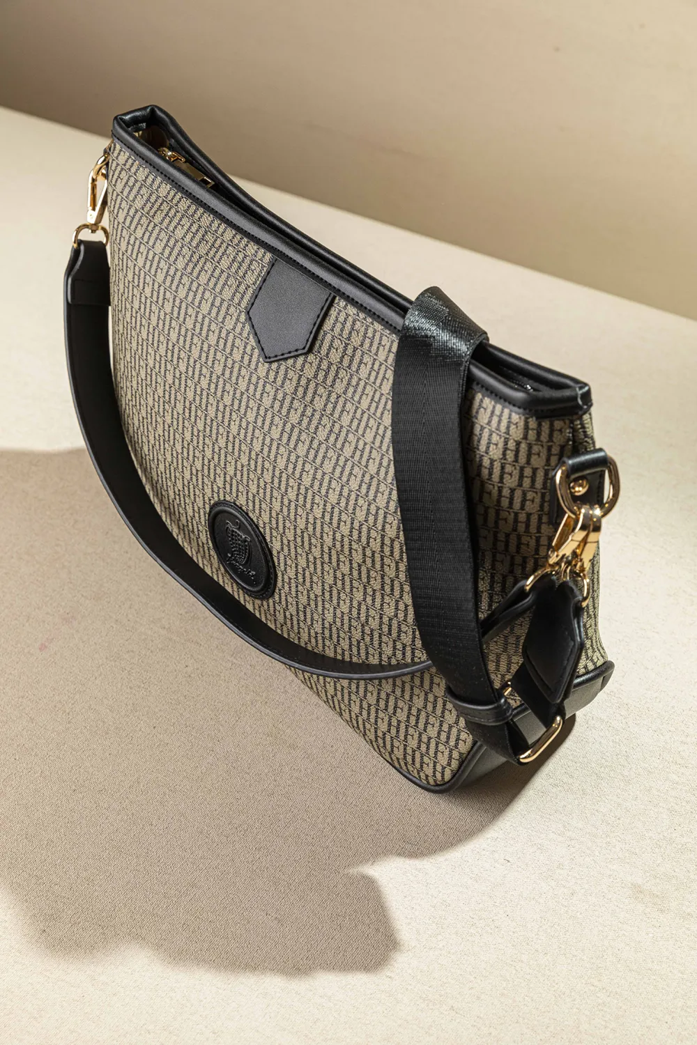 Η τσάντα με το απόλυτο μέγεθος ιδανικό για όλες τις γυναίκες