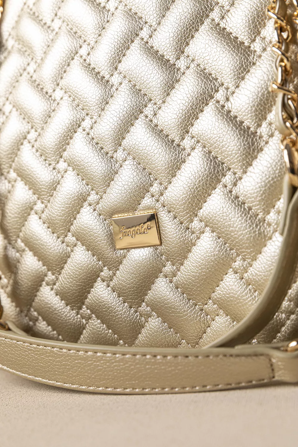 Καπιτονέ τσάντα με άποψη