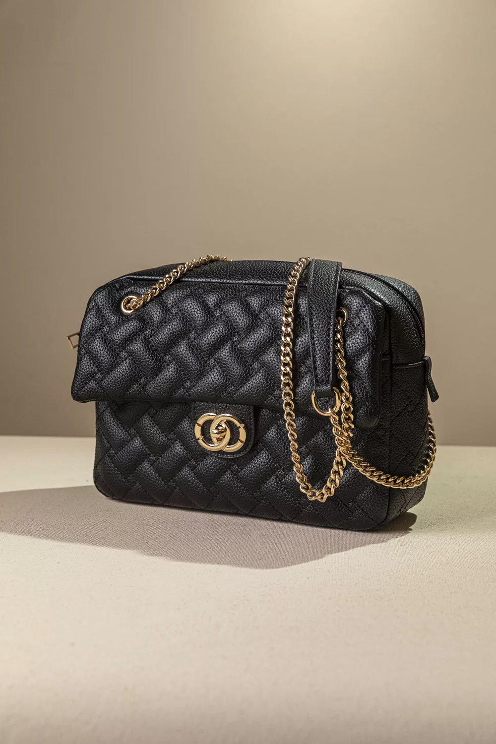 Κλασική τσάντα ώμου με αλυσίδα