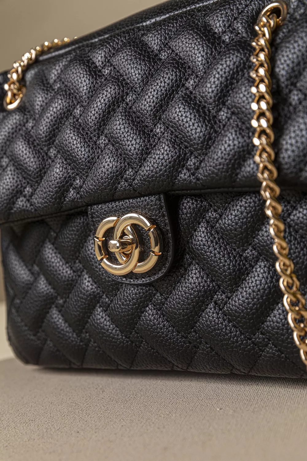 Κλασική τσάντα ώμου με αλυσίδα