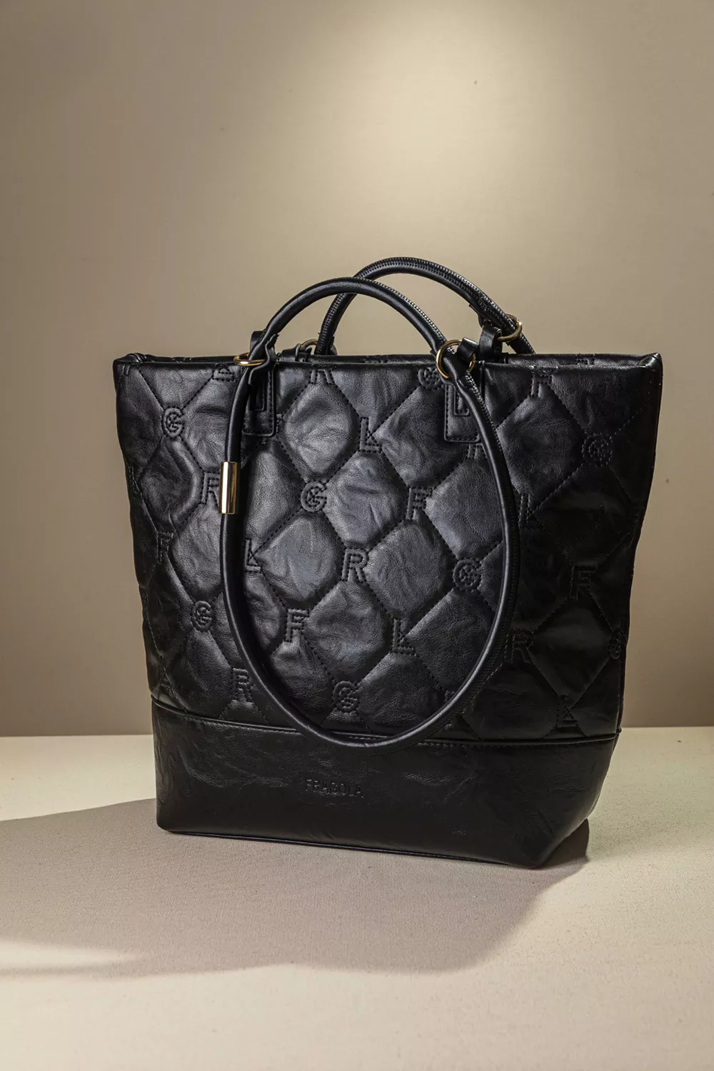 Κομψή γυναικεία τσάντα χειρός και ώμου