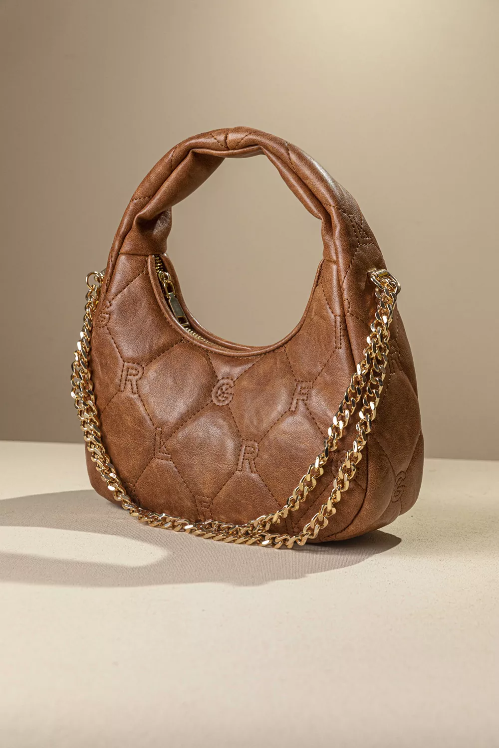 Οβάλ τσάντα χειρός και ώμου με αφαιρούμενη αλυσίδα