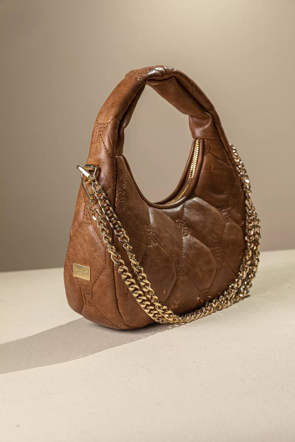 Οβάλ τσάντα χειρός και ώμου με αφαιρούμενη αλυσίδα