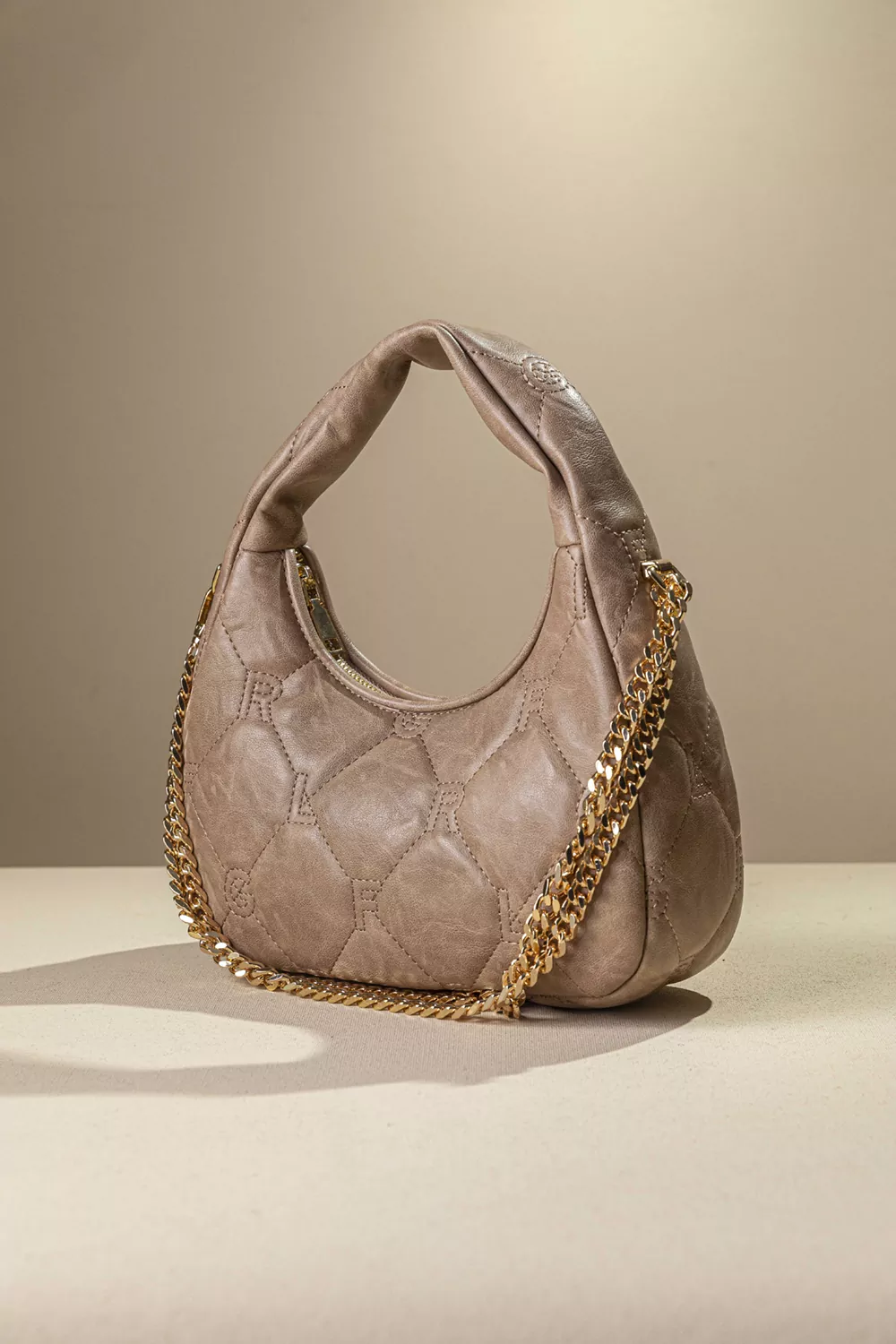 Οβάλ τσάντα χειρός και ώμου με αφαιρούμενη αλυσίδα