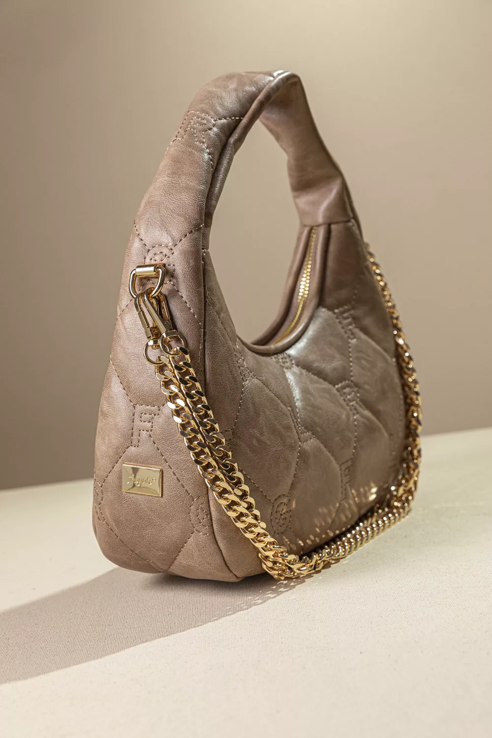 Οβάλ τσάντα χειρός και ώμου με αφαιρούμενη αλυσίδα