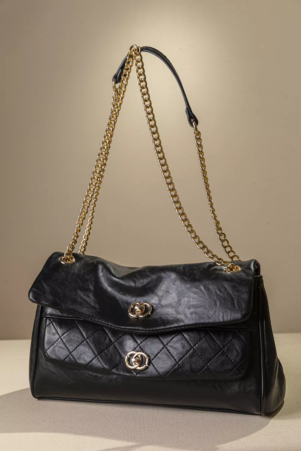 Γυναικεία τσάντα ώμου με αλυσίδα