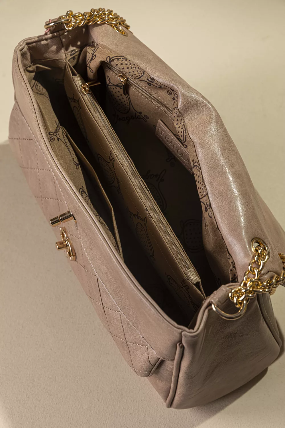 Γυναικεία τσάντα ώμου με αλυσίδα