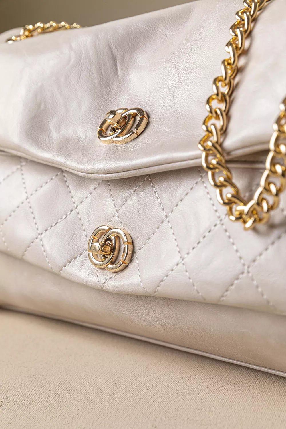 Γυναικεία τσάντα ώμου με αλυσίδα