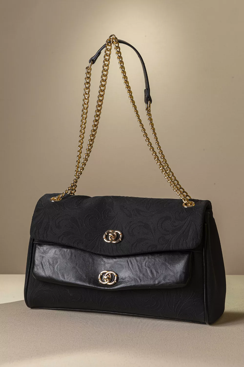 Γυναικεία τσάντα ώμου με αλυσίδα