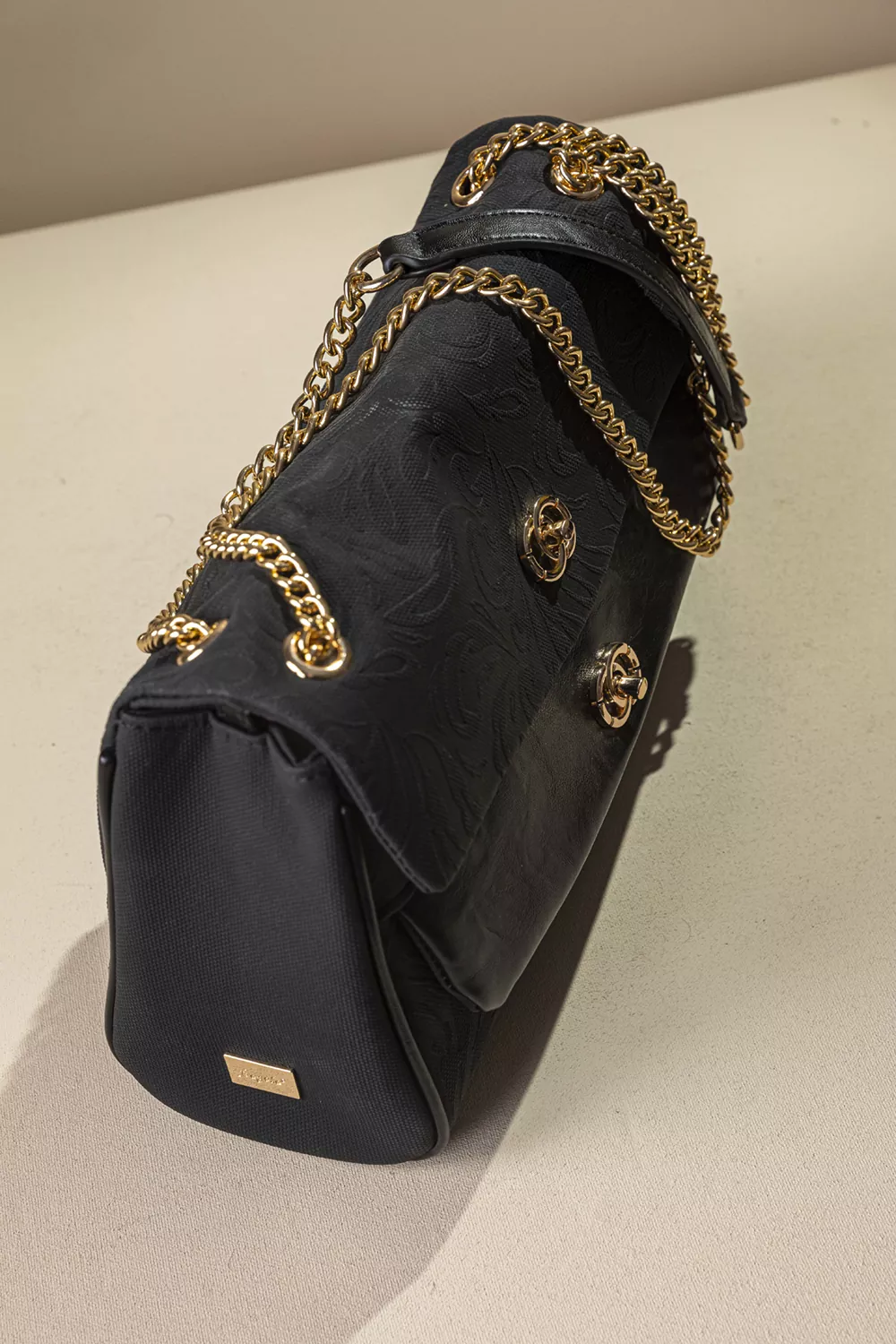 Γυναικεία τσάντα ώμου με αλυσίδα