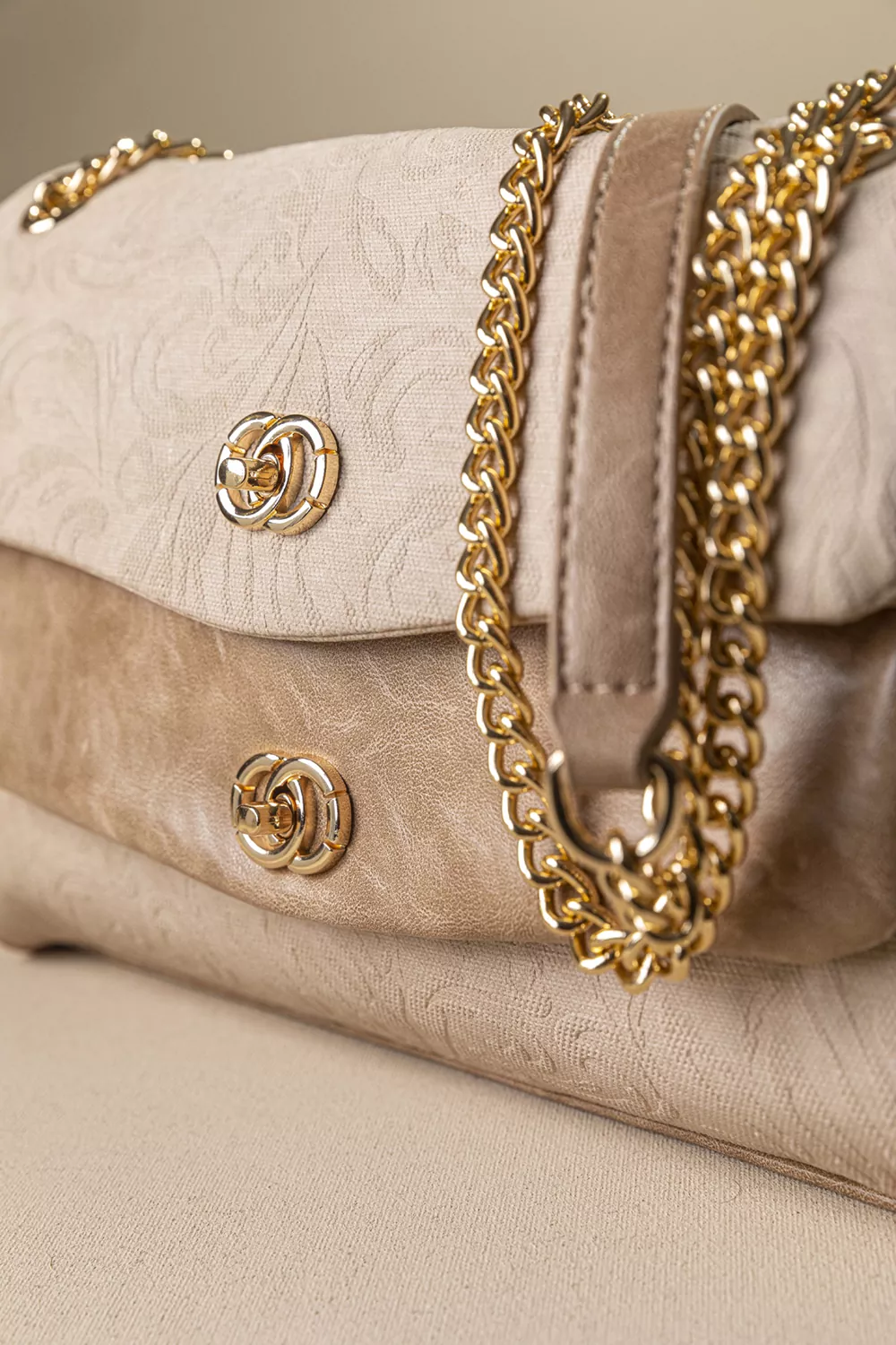 Γυναικεία τσάντα ώμου με αλυσίδα