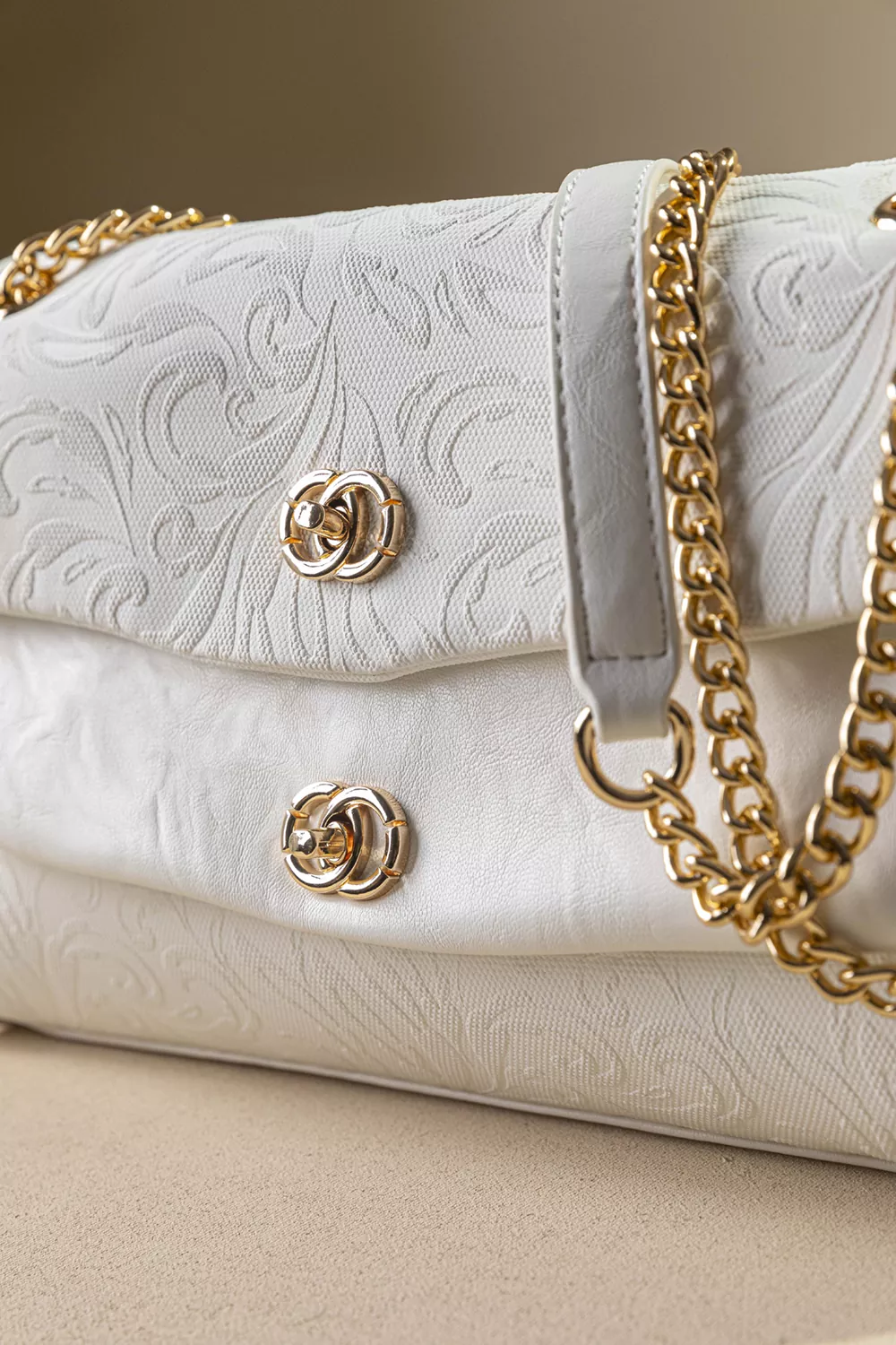 Γυναικεία τσάντα ώμου με αλυσίδα