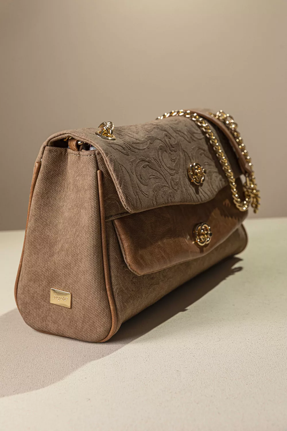 Γυναικεία τσάντα ώμου με αλυσίδα