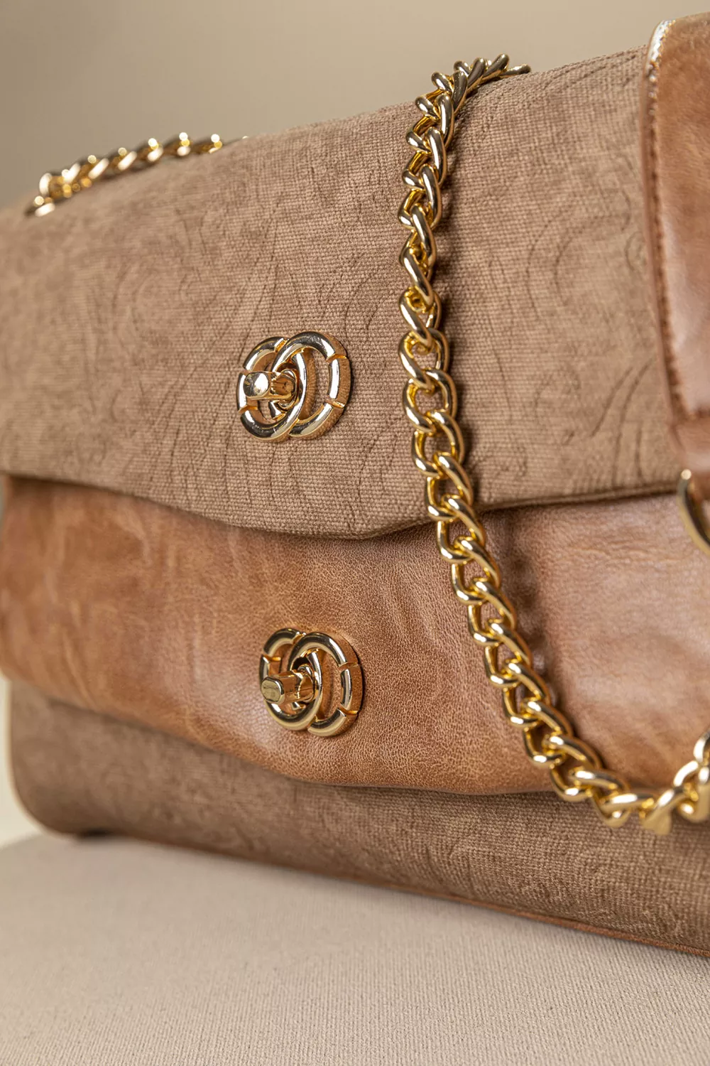 Γυναικεία τσάντα ώμου με αλυσίδα