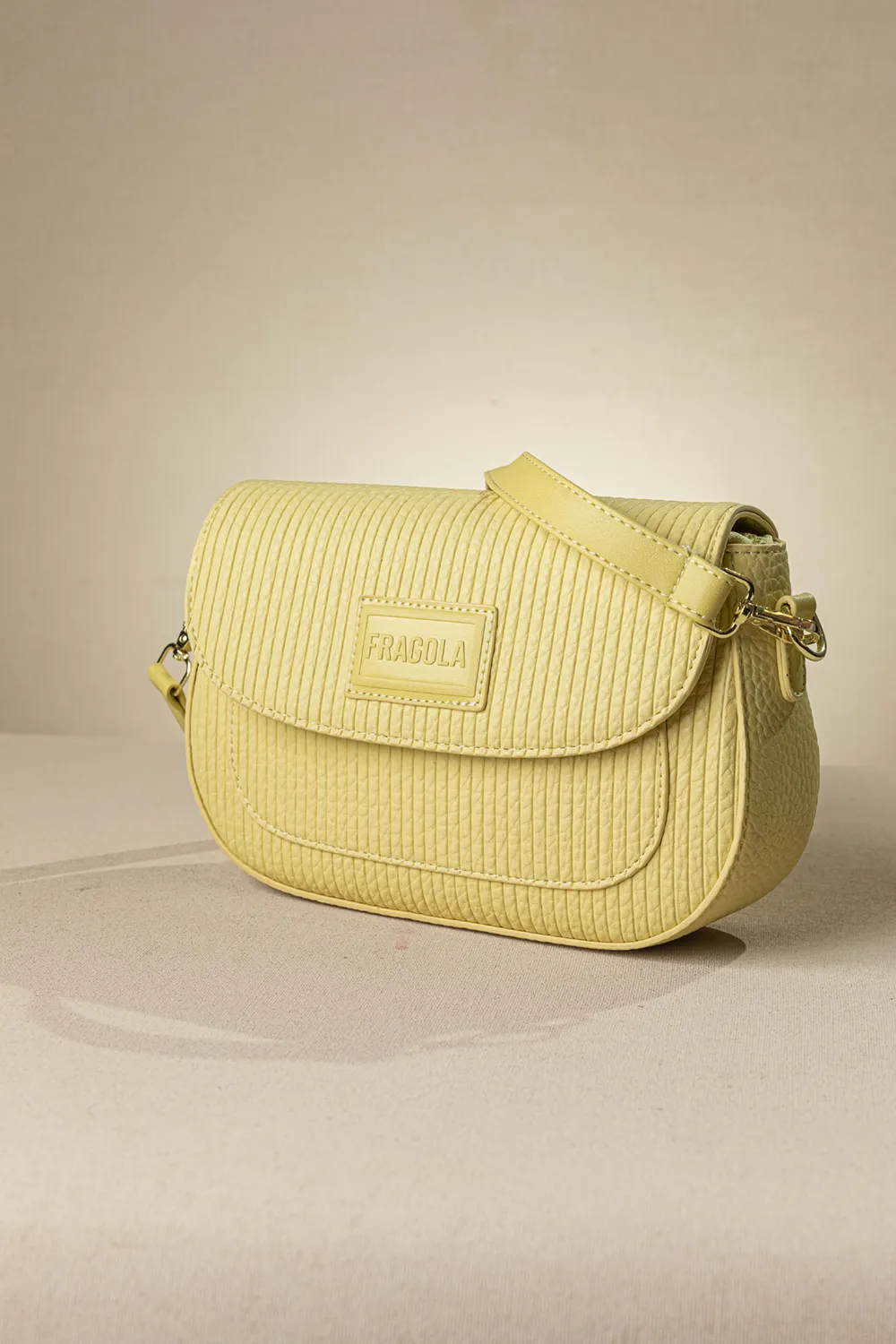 Τσαντάκι ώμου και χιαστί με καπάκι