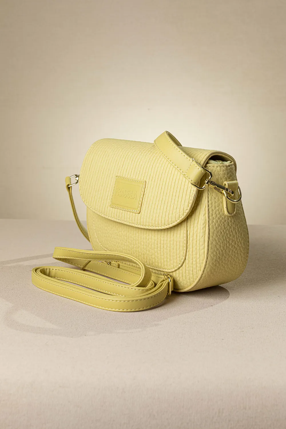 Τσαντάκι ώμου και χιαστί με καπάκι