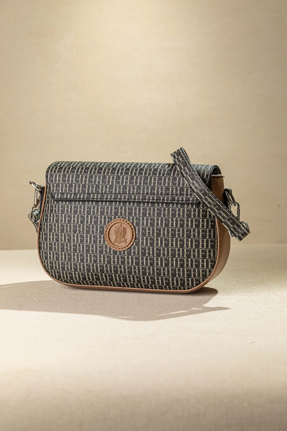 Τσαντάκι ώμου και χιαστί με καπάκι