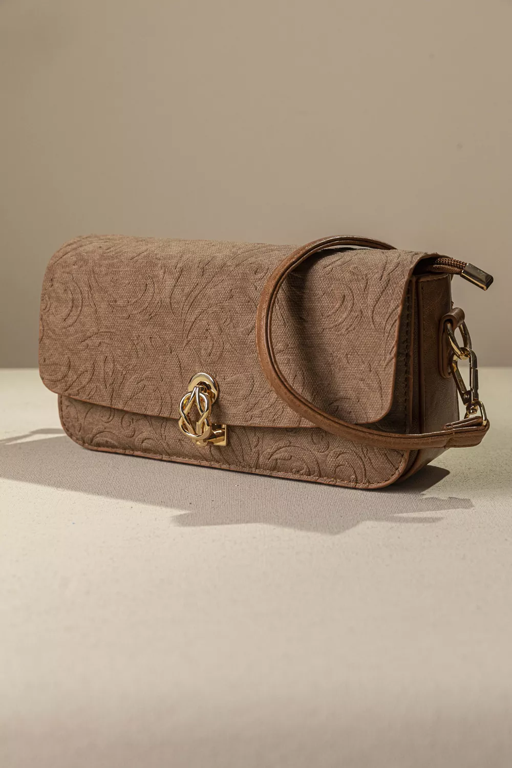 Μικρή ανάγλυφη γυναικεία τσάντα