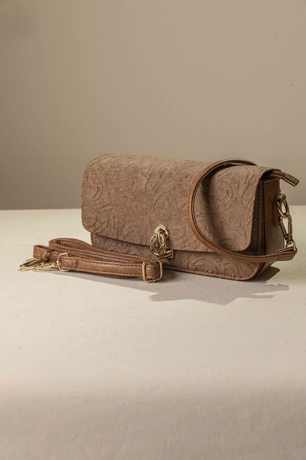 Μικρή ανάγλυφη γυναικεία τσάντα