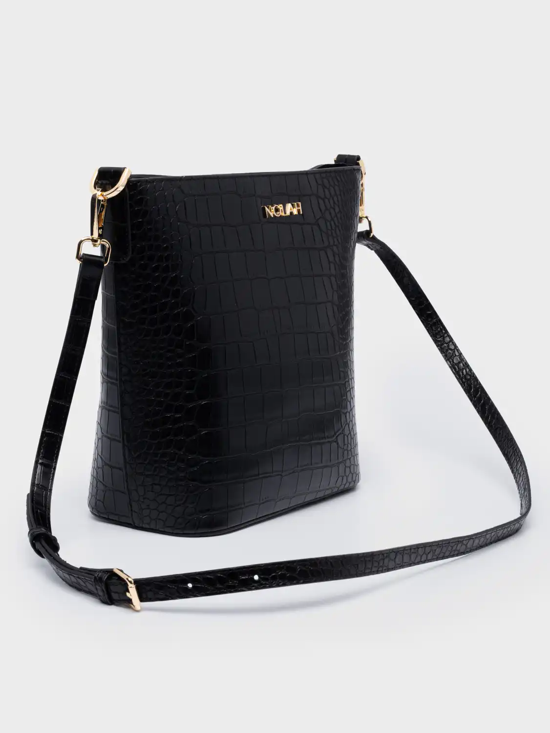 Cecilia Black Light Gold Cecilia Black Light Gold