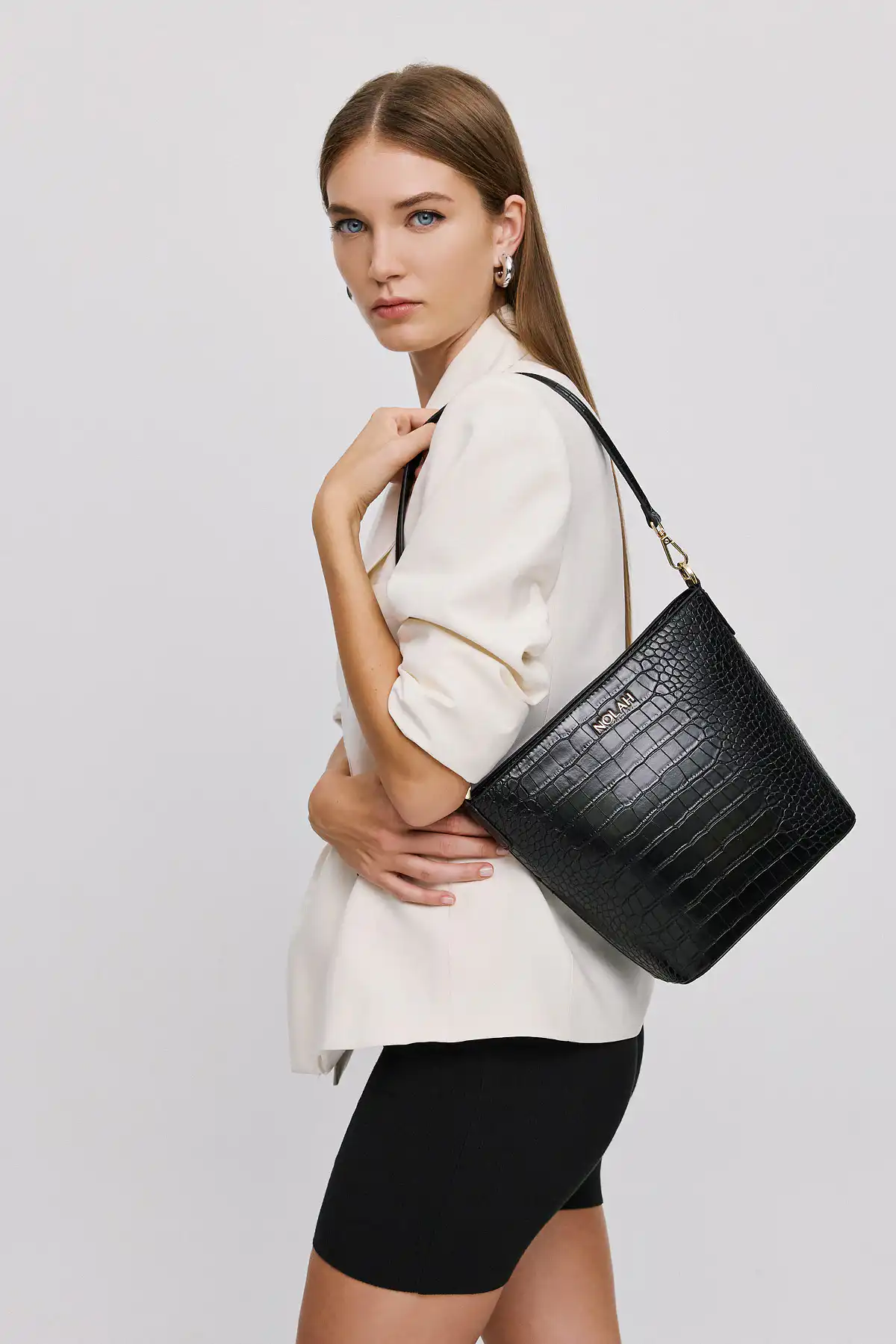 Cecilia Black Light Gold