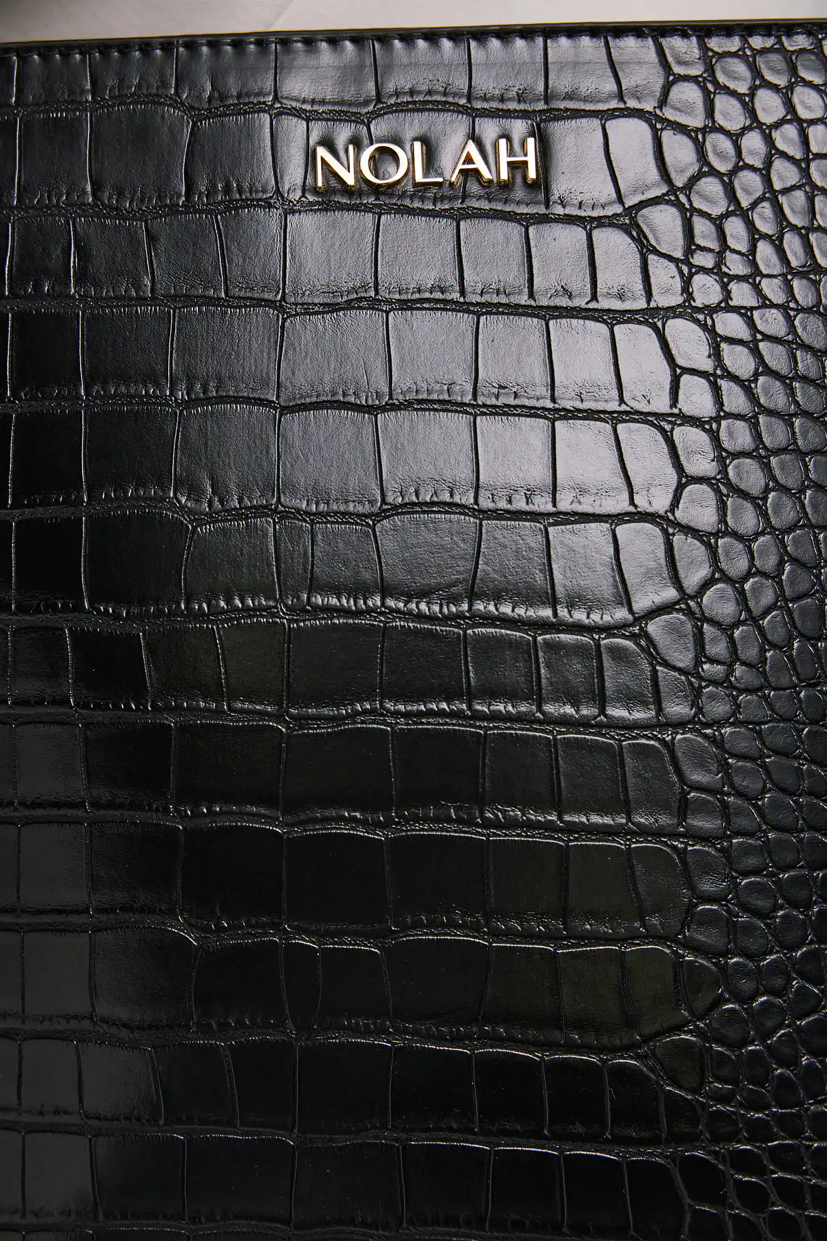 Cecilia Black Light Gold