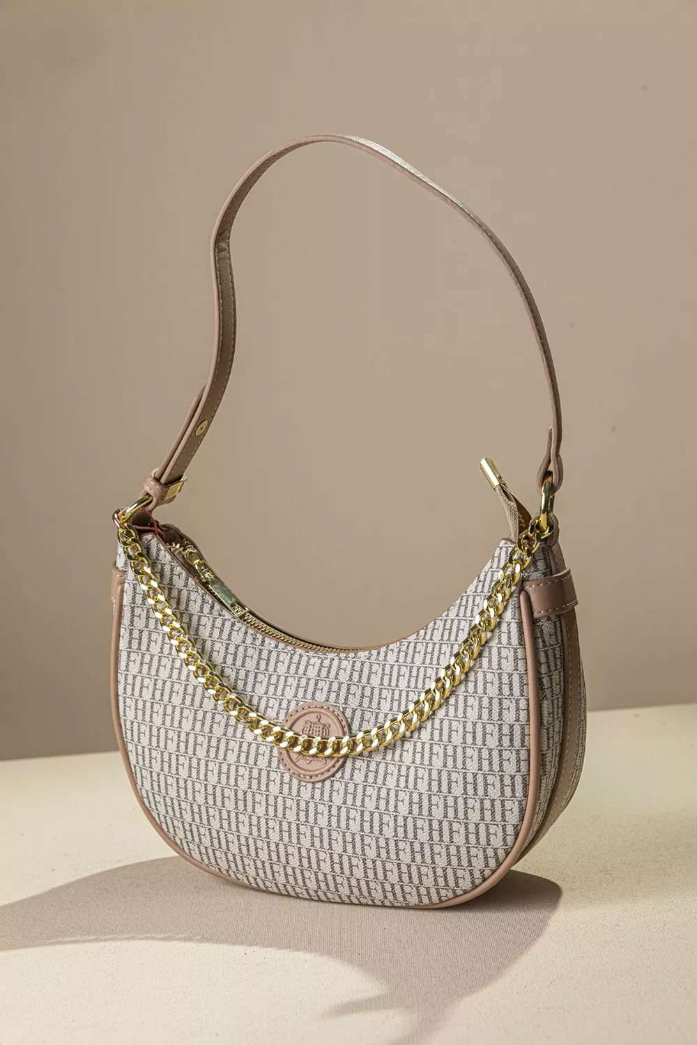 Νεανική διαχρονική τσάντα ώμου