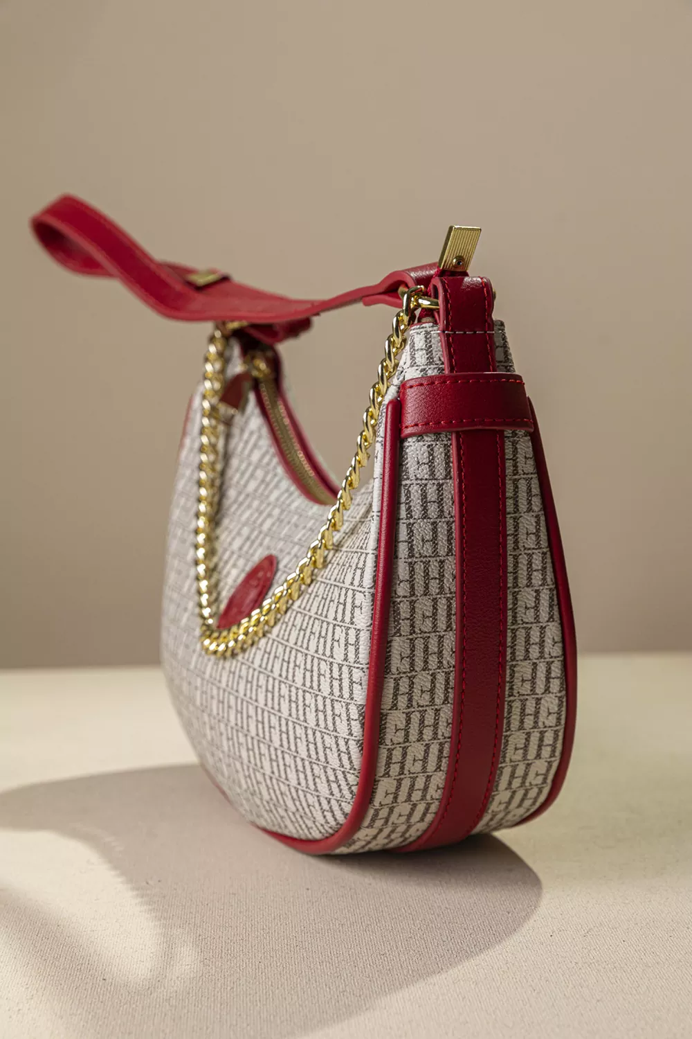 Νεανική διαχρονική τσάντα ώμου