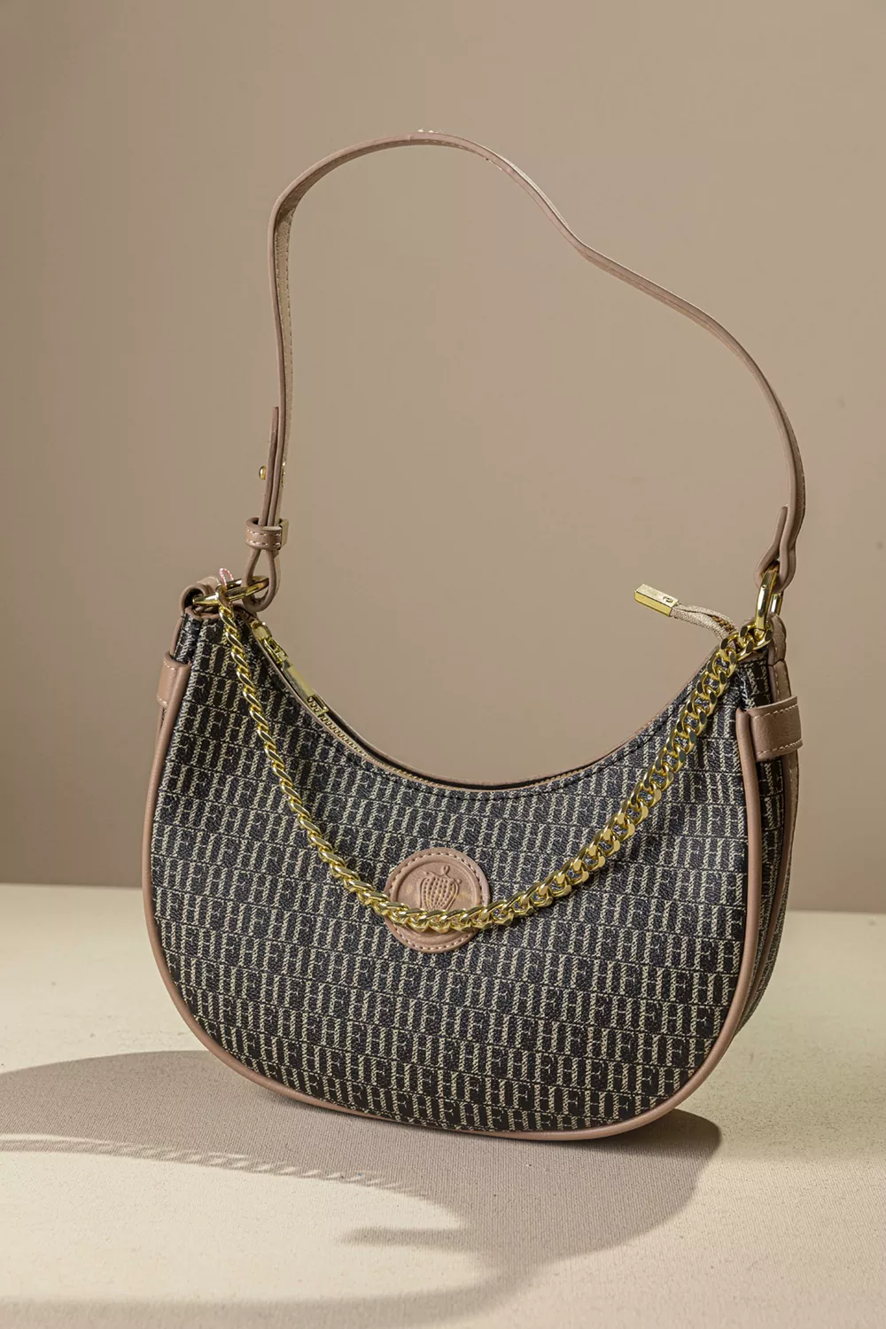 Νεανική διαχρονική τσάντα ώμου