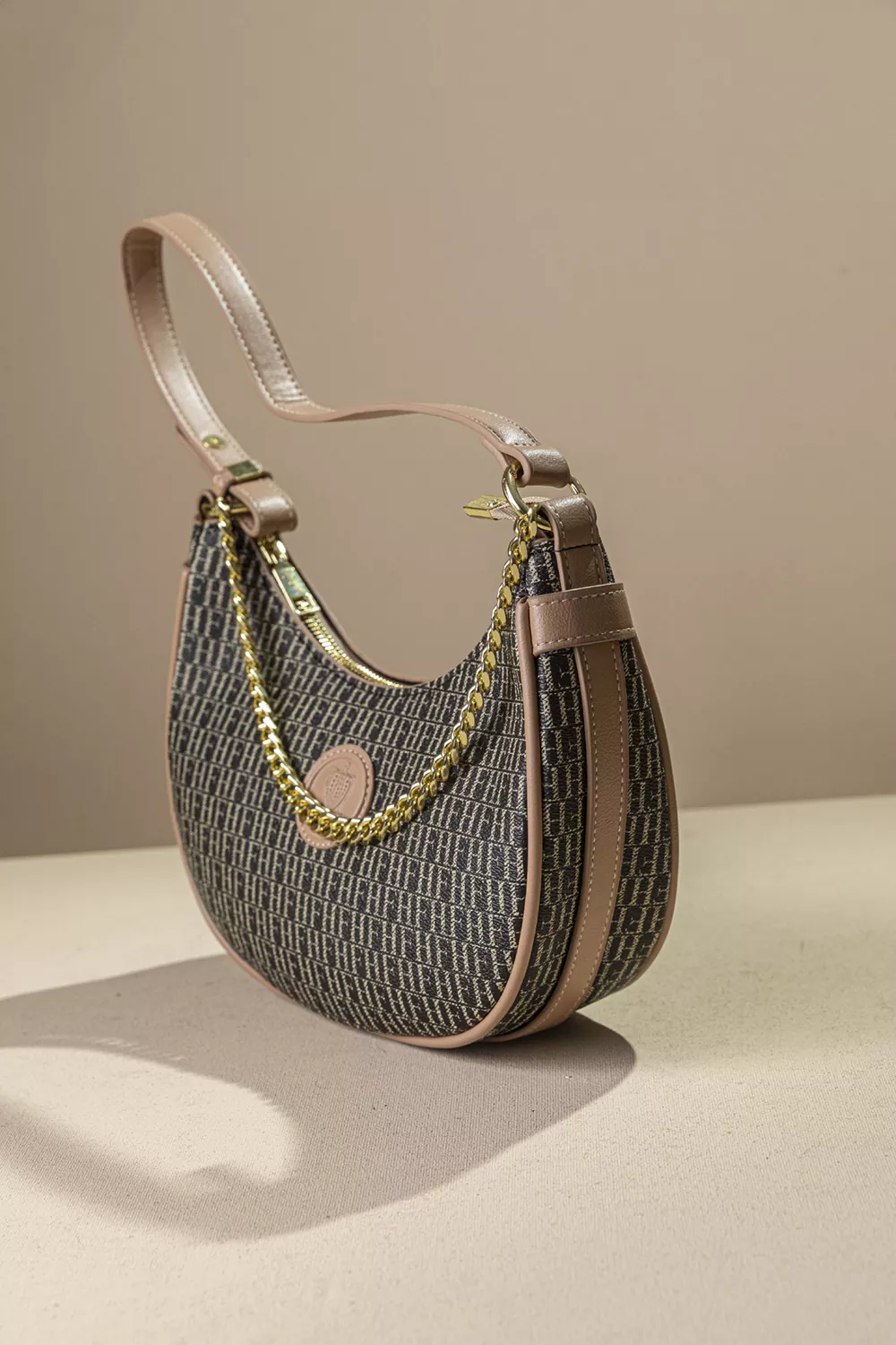 Νεανική διαχρονική τσάντα ώμου