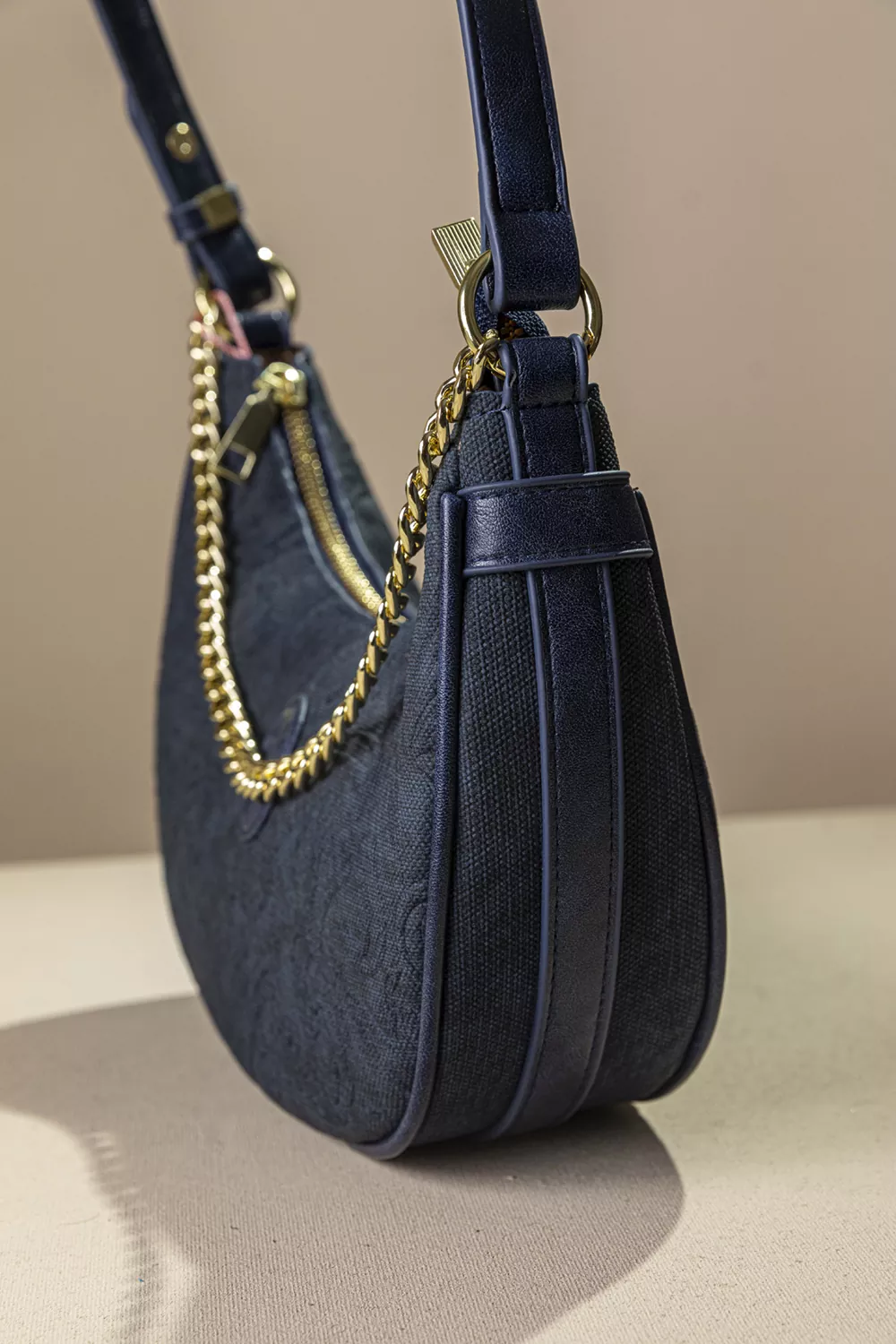 Νεανική διαχρονική τσάντα ώμου