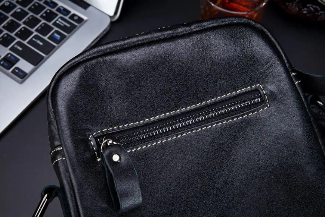 Δερμάτινο τσαντάκι ώμου Bull Captain DJB 228 μαύρο