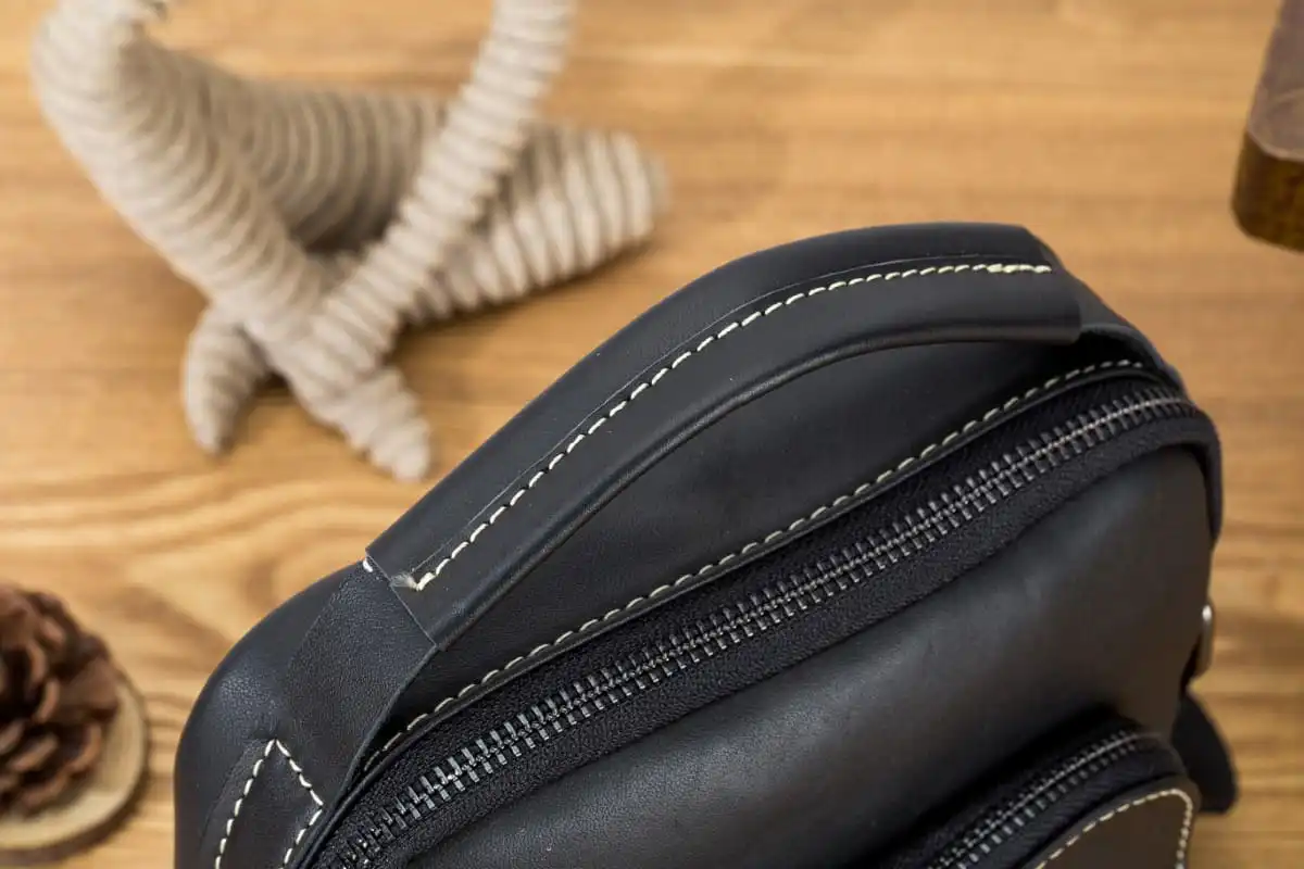 Ανδρική δερμάτινη τσάντα ώμου Bull Captain DJB 300 μαύρο