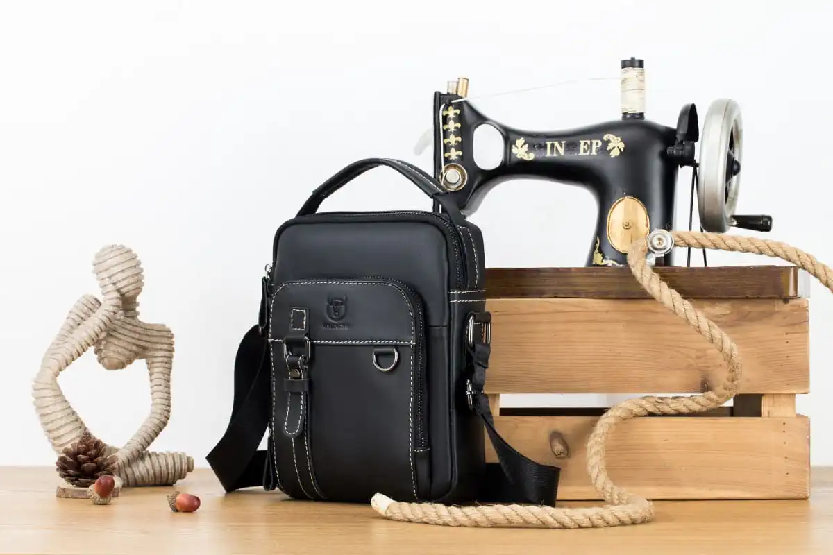 Ανδρική δερμάτινη τσάντα ώμου Bull Captain DJB 300 μαύρο