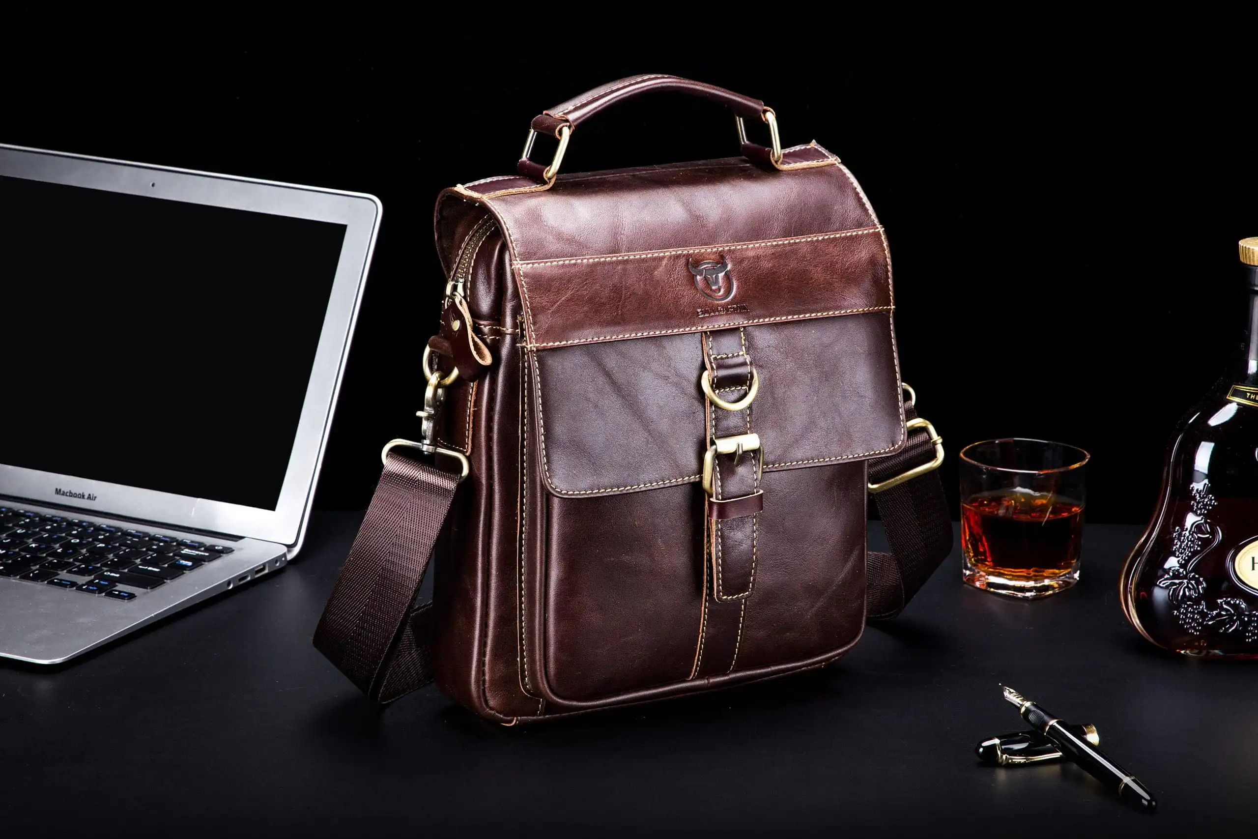 Δερμάτινη τσάντα ώμου Bull Captain DJB 302 καφέ