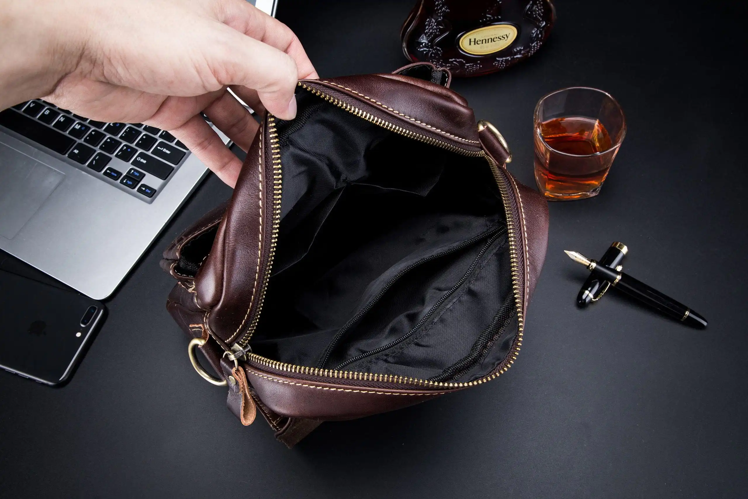 Δερμάτινη τσάντα ώμου Bull Captain DJB 302 καφέ