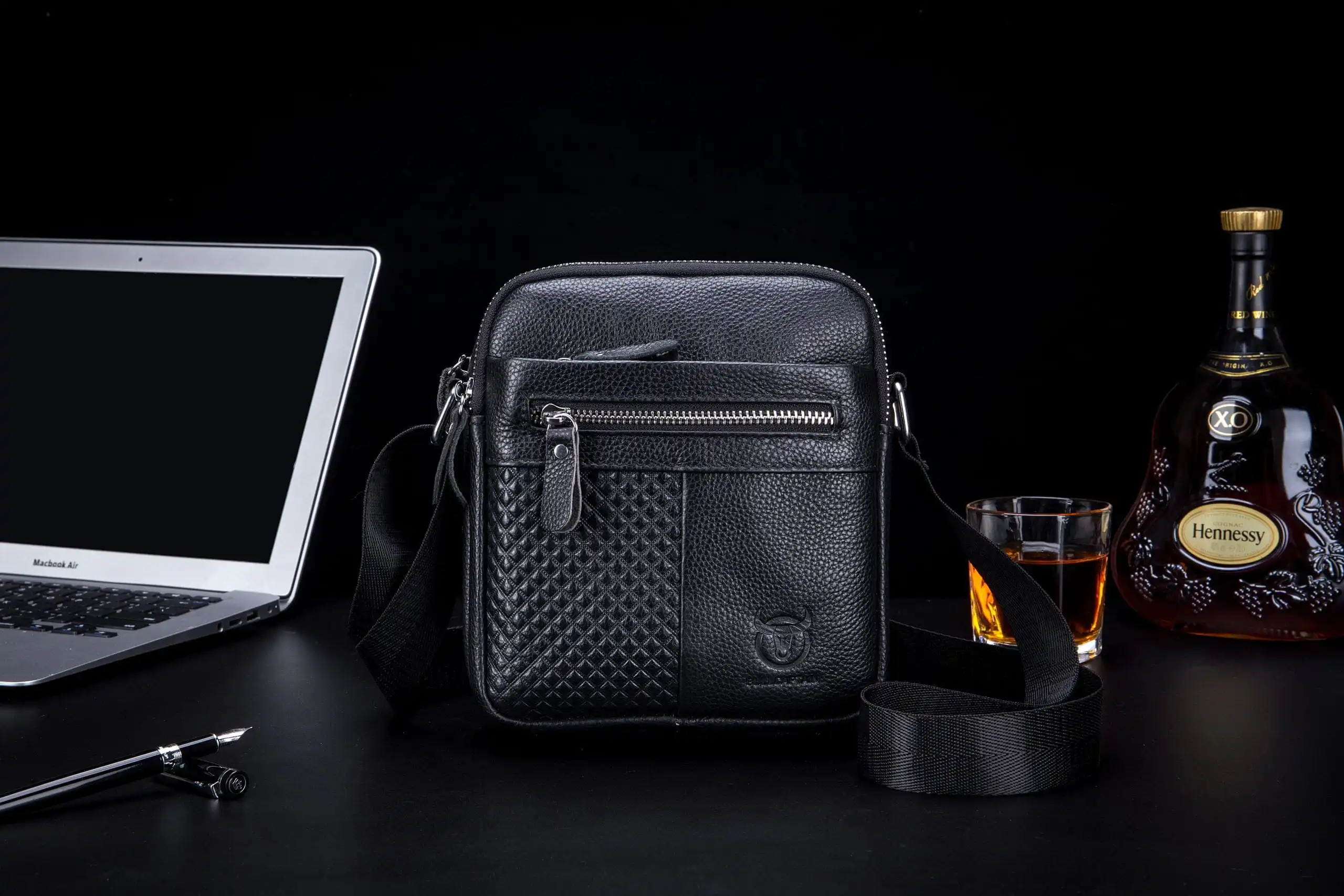 Δερμάτινο τσαντάκι ώμου Bull Captain DJB 010 μαύρο