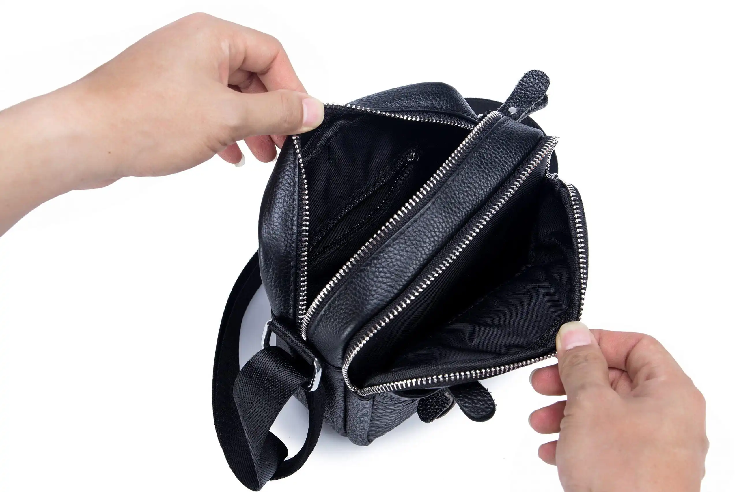 Δερμάτινο τσαντάκι ώμου Bull Captain DJB 010 μαύρο