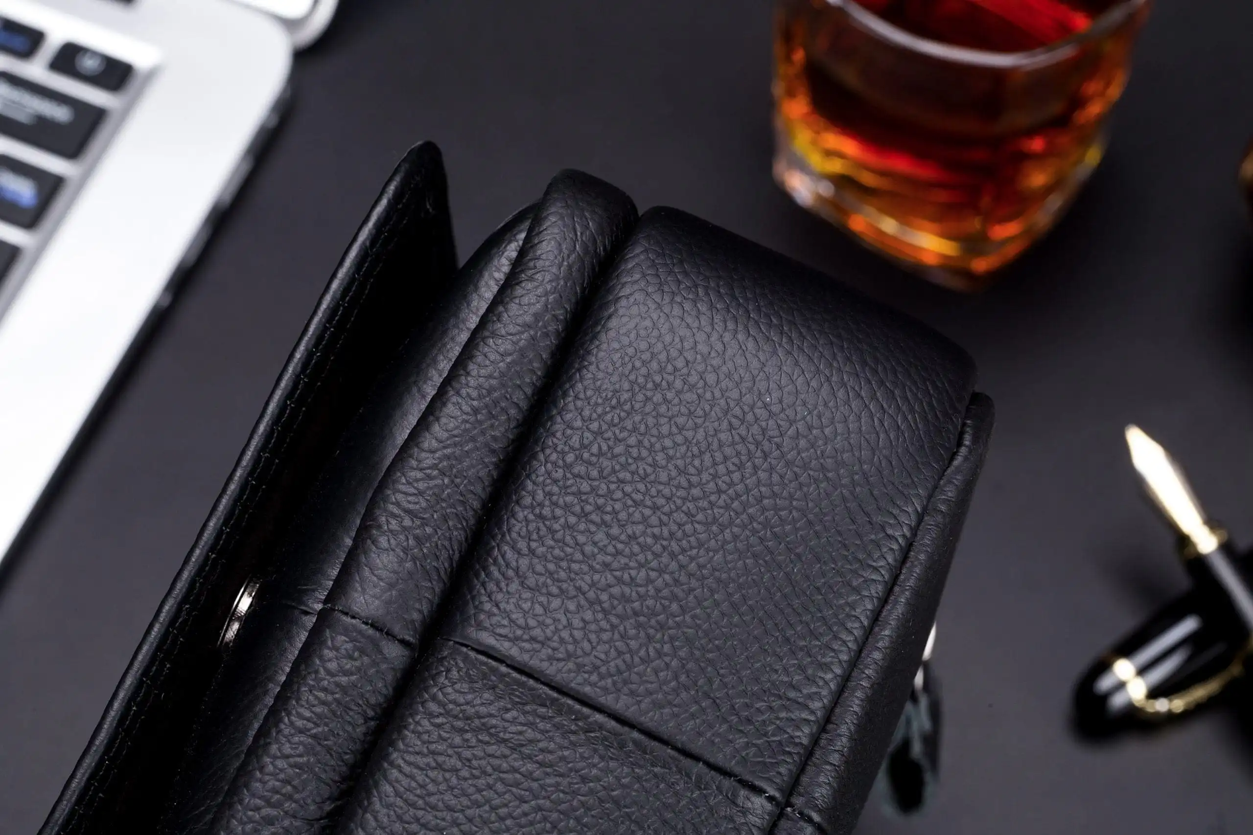 Δερμάτινο τσαντάκι ώμου Bull Captain DJB 015(L) μαύρο