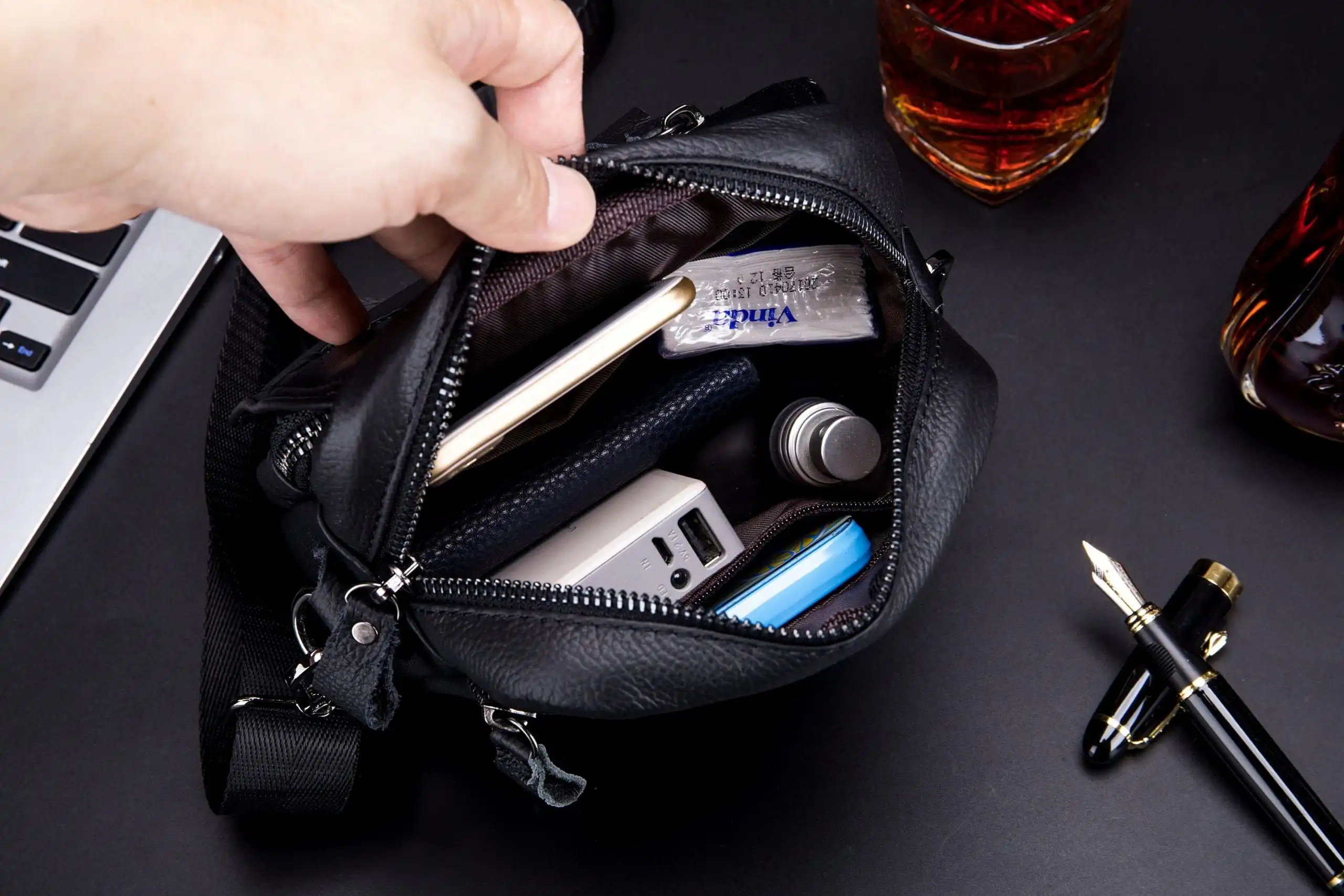 Δερμάτινο τσαντάκι ώμου Bull Captain DJB 015(L) μαύρο