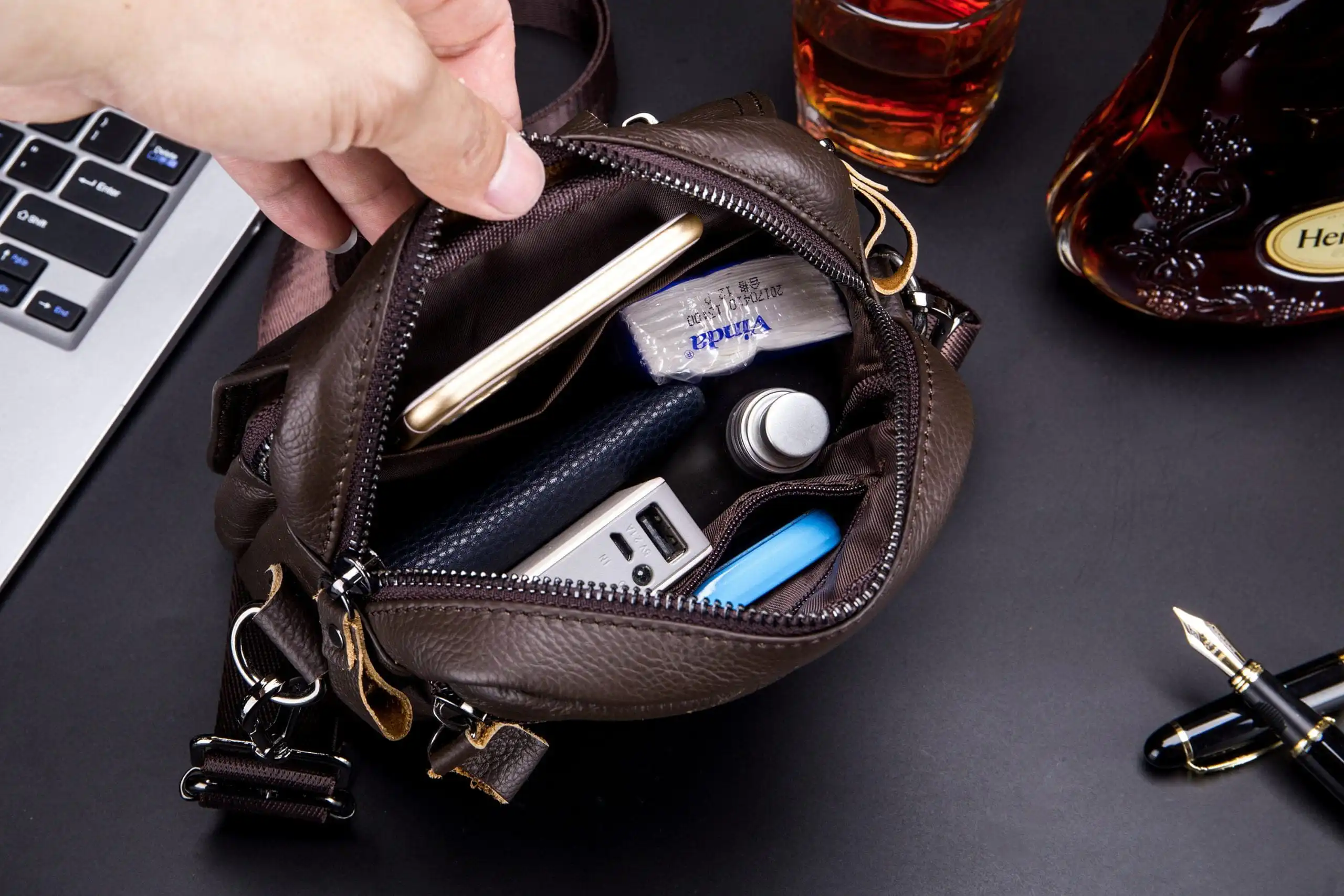 Δερμάτινο τσαντάκι ώμου Bull Captain DJB 015(L) καφέ