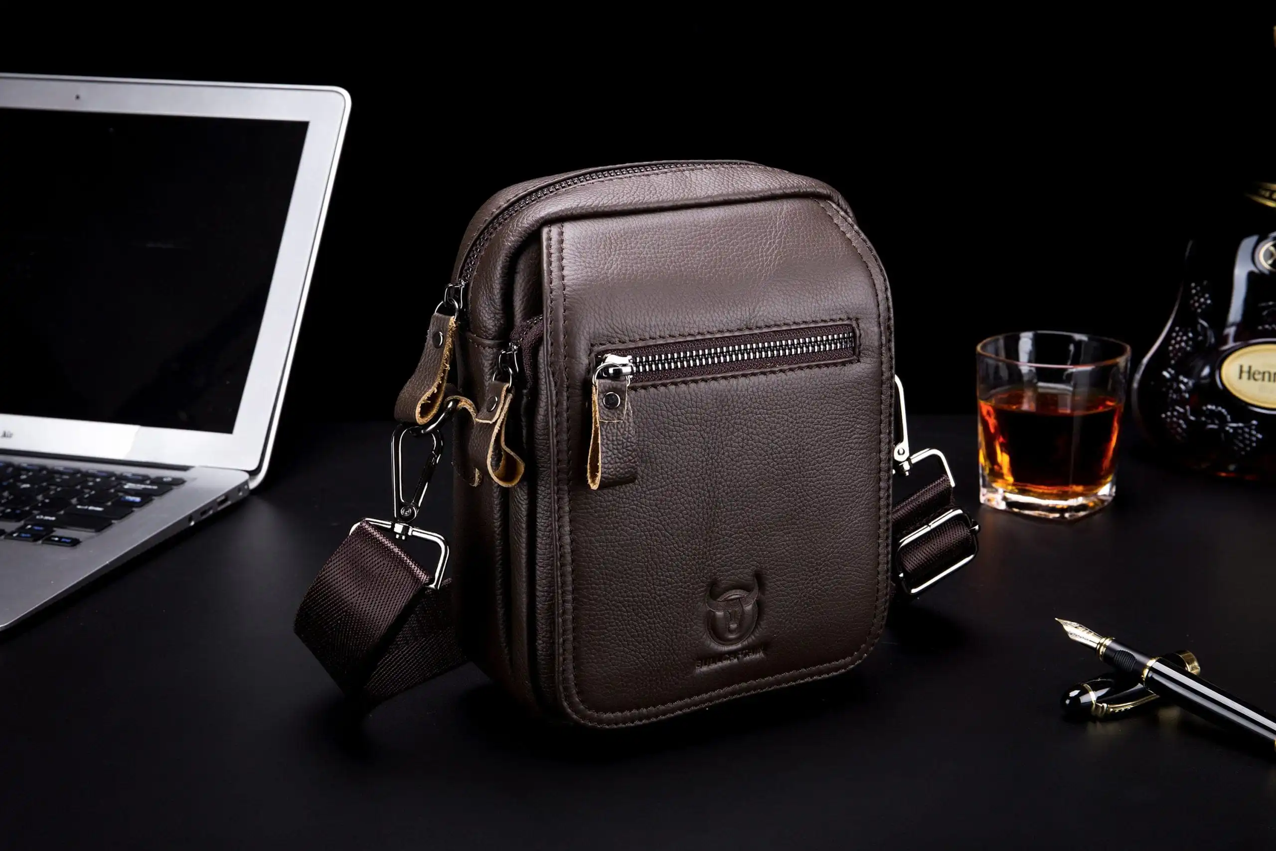 Δερμάτινο τσαντάκι ώμου Bull Captain DJB 015(L) καφέ