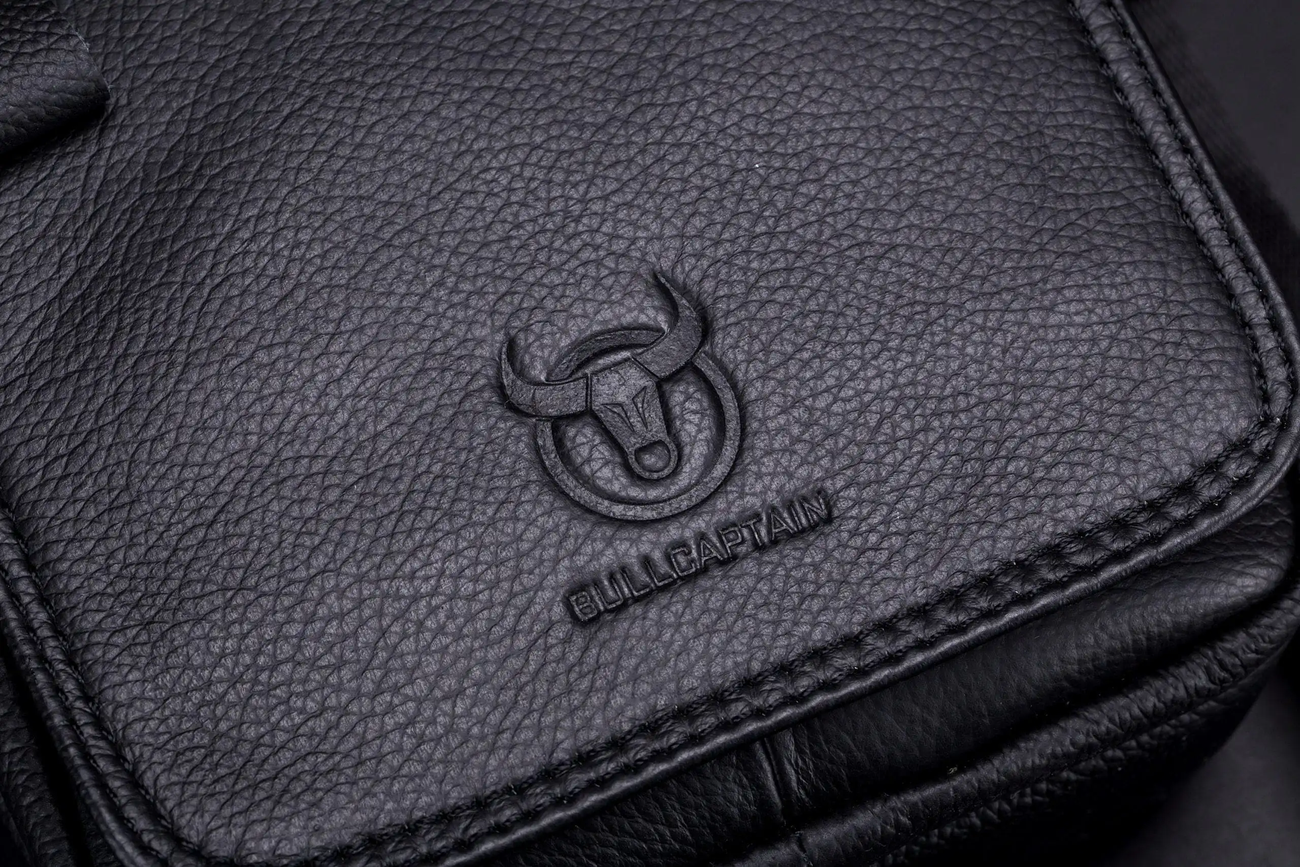 Δερμάτινο τσαντάκι ώμου Bull Captain DJB 015(L) μαύρο